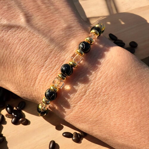 Bracelet en onyx noir à lignes dorées et perles de cristal