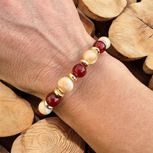 Bracelet en perles de cornaline et nacre beige
