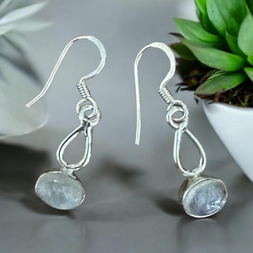 Boucles d’oreilles en pierre de lune bleutée et argent