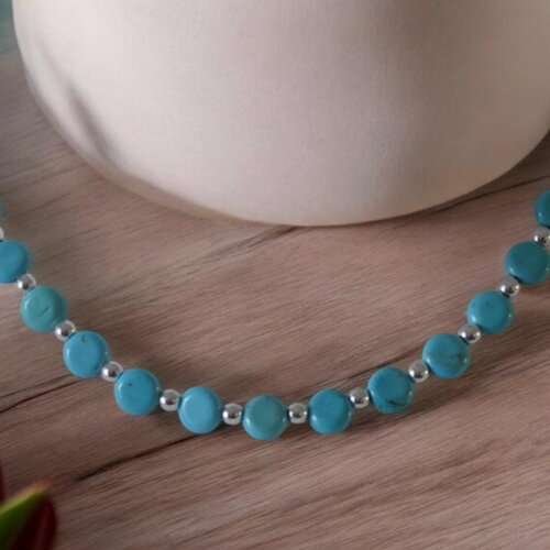Collier de perles plates en howlite turquoise