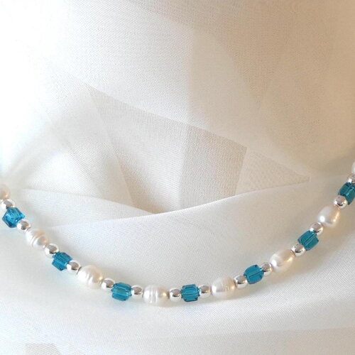 Collier en perles d’eau douces et perles de verre bleu turquoise