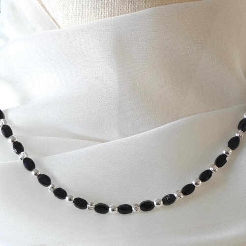 Collier tout en finesse en perles de saphir facettées