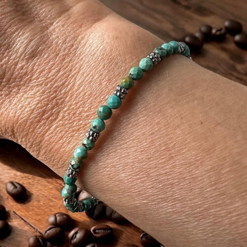 Bracelet en perles facettées de turquoise