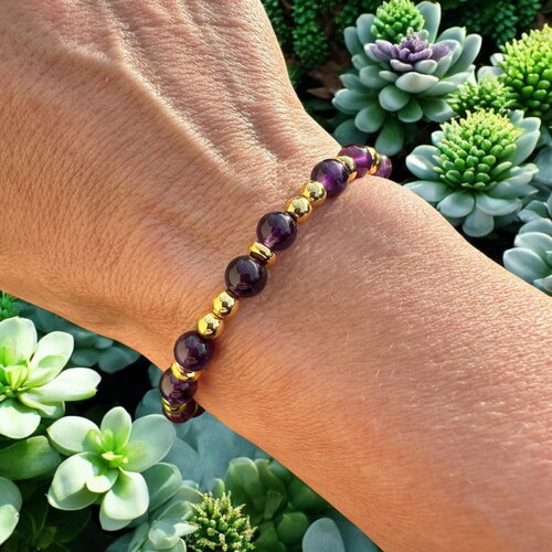 Bracelet en perles d’améthyste et perles dorées