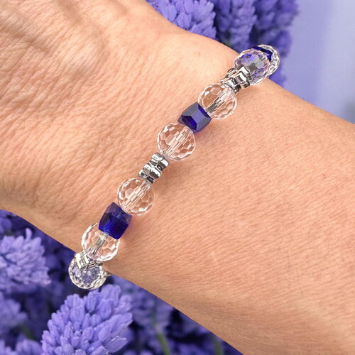 Bracelet perles facettées en cristal de roche et perles de verre