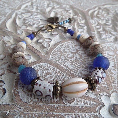 Bracelet ethnique khanjy ton bleu, ivoire et bronze.