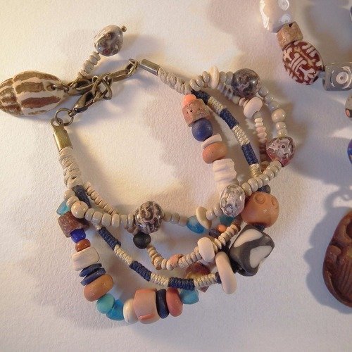 Bracelet africain twala 4 tours de perles et coquillage.