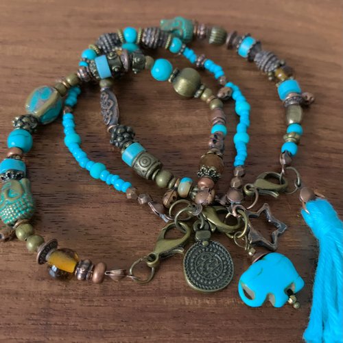 Trio de bracelets ethniques dans les tons turquoises, ambrés, bronze et cuivre.