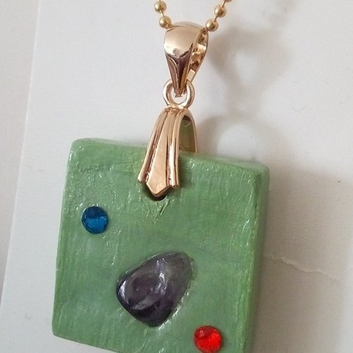 Collier amethyste et cristal swarovski, pendentif carre en argile peint à la main,vert bleu orange,chaine boule plaque or