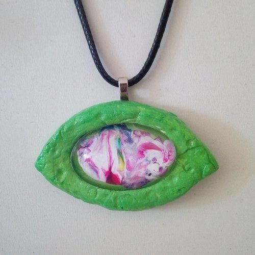 Pendentif oeil avec cabochon en verre oval, peinture acrylique polymere finition vernis,beliere argente,fait mains en france