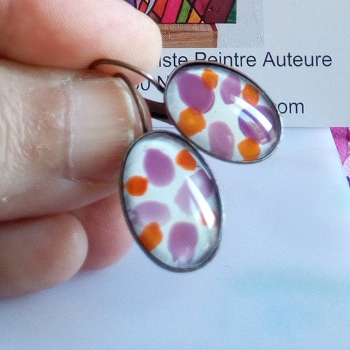 Boucles oreilles dormeuses avec cabochons ovales en verre peint,violet orange,cadeau fete anniversaire noel,fait mains en france
