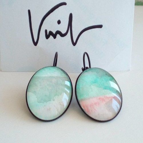 Art peint artiste française,dormeuses noires,boucles oreilles percées,aquarelle vert blanc rouge,fait mains en france,cadeau fete