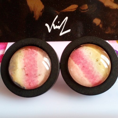 Peint artiste française,clous oreilles,bois fermoir acier,cabochon rond aquarelle originale ooak rouge rose jaune orange noir,cadeau fete