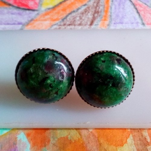 Rubis zoisite,clous oreilles tige acier chirurgical, avec cabochons ronds,pierre precieuse,cadeau fete anniversaire noel