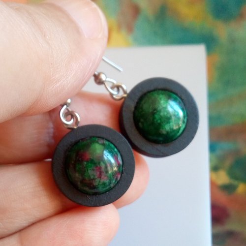 Rubis zoisite,boucles oreilles bois noir avec cabochons ronds 12mm,pierre fine precieuse,fermoirs crochets acier 316l,fait mains en france