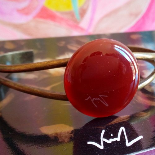 Cornaline,pierre rouge semi precieuse,bracelet jonc laiton ajustable,cabochon rond ,fait mains en france,cadeau fete anniversaire noel