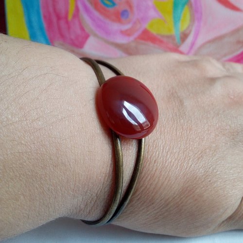 Cornaline,pierre rouge semi precieuse,bracelet jonc laiton ajustable,cabochon rond ,fait mains en france,cadeau fete anniversaire noel