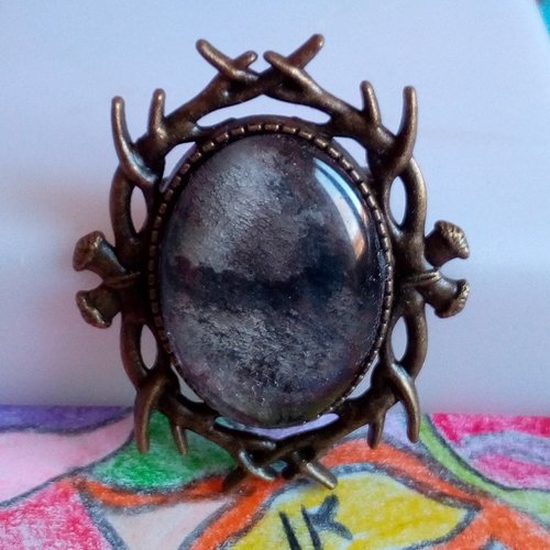 Broche aquarelle laiton bronze avec cabochon en verre oval noir gris nuage orage,branches epines,fait mains en france