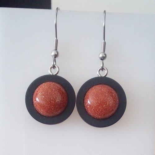 Pierre du soleil,boucles oreilles bois noir avec cabochons ronds 12mm, crochets acier 316l,fait mains en france,fete anniversaire noel