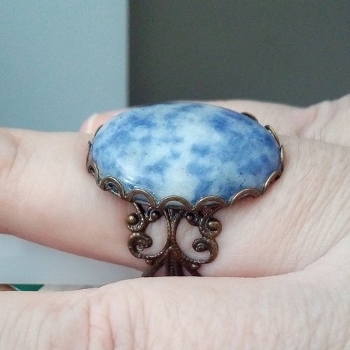Bague sodalite,pierre gemme semi precieuse,anneau ajustable,cabochon oval ,fleuri lys royal filigrane,bobo boho,gothique victorien