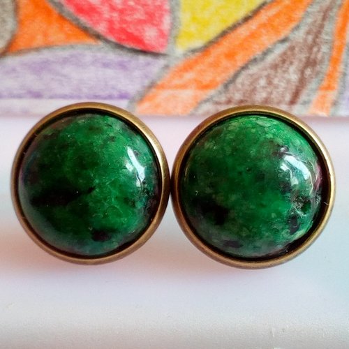 Rubis zoisite ,clous boucles oreilles en laiton bronze avec cabochons ronds 12mm,pierre precieuse,poussoirs,cadeau fete anniversaire noel