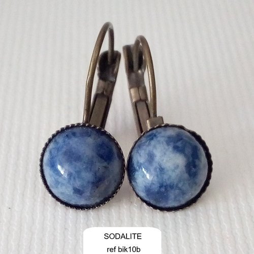 Sodalite,boucles oreilles dormeuses bronze avec cabochons ronds,pierre precieuse,cadeau fete anniversaire noel,fait mains en france