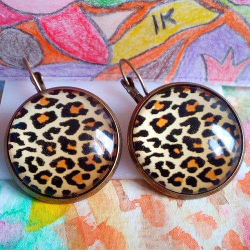 Boucles oreilles avec cabochons ronds imprimes leopard,bijou femme fille,cadeau fete anniversaire noel,fait mains en france