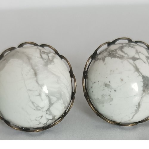 Howlite,clous oreilles pierre semi precieuse,cabochons ronds,cadeau fete anniversaire,fait mains en france,boucles oreilles percees,cadeau f