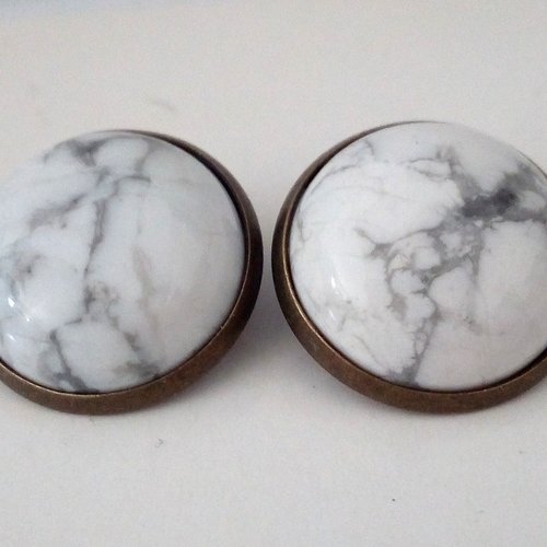 Howlite, clips oreilles laiton bronze avec cabochons ronds 16mm,pierre precieuse blanche,cadeau fete anniversaire noel, fait mains en france