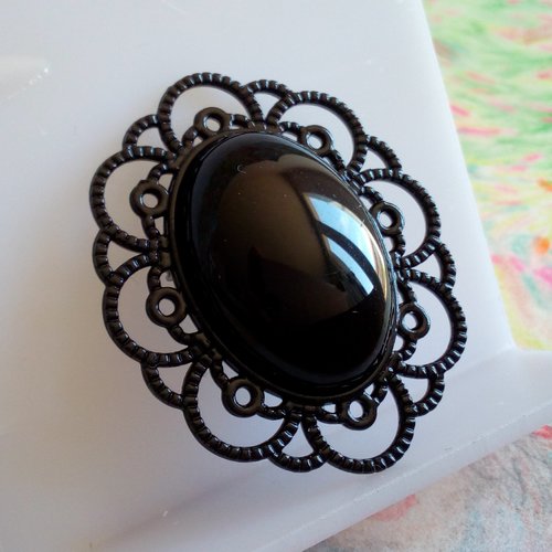 Broche fleurie filigrane noire avec cabochon oval,pierre onyx,fermoir epingle,cadeau fete des meres, grand meres