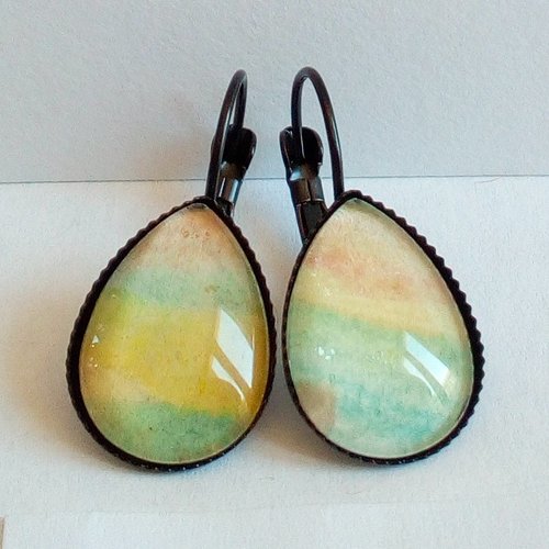 Dormeuses aquarelle originale,jaune vert noir,cabochon goutte en verre,bijou peint a la main,cadeau fête anniversaire noel