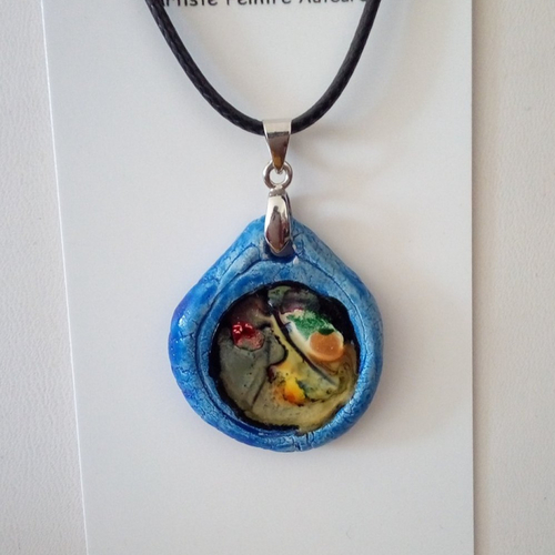 Collier pendentif rond avec mini tableau abstrait fantastique,mixte peinture acrylique et huile sur argile,belière en acier inoxydable 316l
