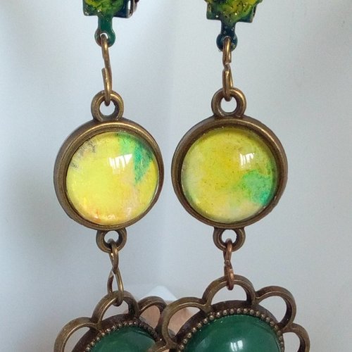 Clips oreilles laiton bronze fleuri, peinture, aquarelle jaune vert, cabochons en verre et pierre naturelle aventurine,cadeau fete
