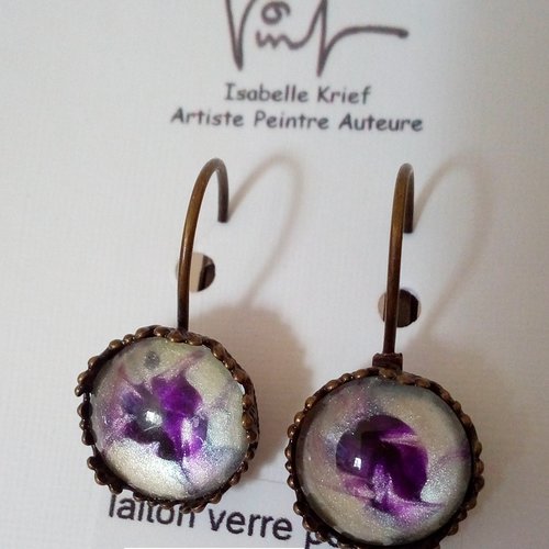 Boucles oreilles dormeuses laiton bronze avec cabochons ronds en verre peint à la main, collection parme nacre blanc