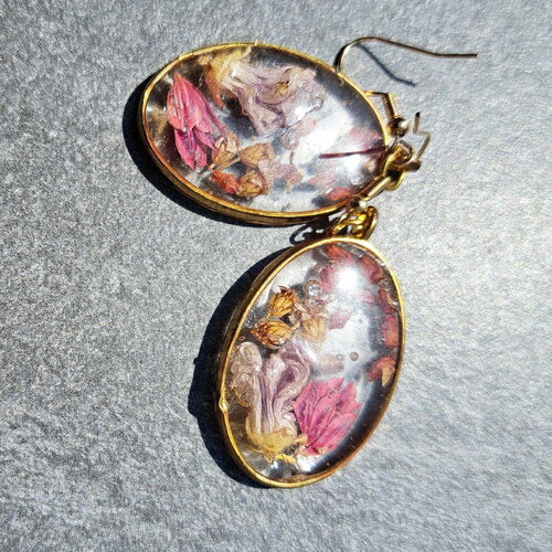 Boucles d oreilles artisanales résine véritables fleurs séchées mauves roses violettes,