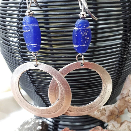 Boucles ethniques circulaires argent vieilli  perle verre bleu roi bijou viking