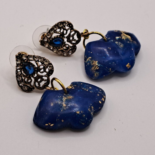 Boucles d'oreilles argile polymère bleu cobalt et or, faux lapis lazuli,  puces dorées, zirconium bleu et blanc