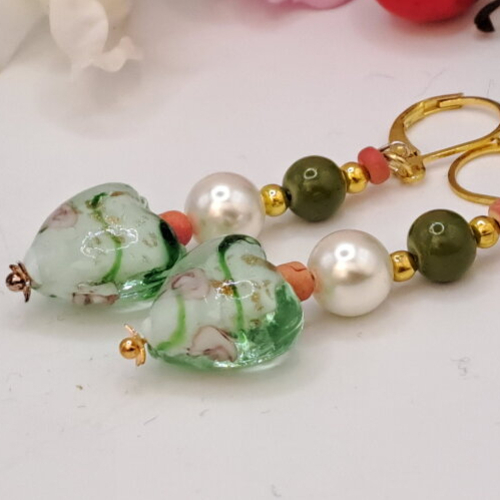 Boucles d'oreilles verre style murano forme de coeur vert rose or