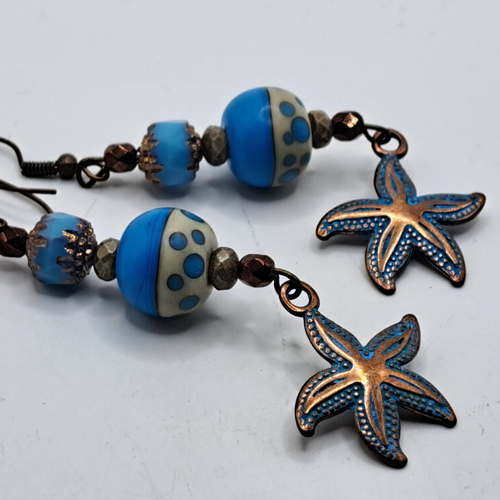 Boucles  perles au chalumeau étoile de mer ciel métal grec zamack patine bleue