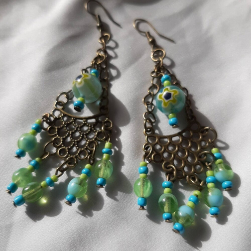 Boucles d'oreilles perles de verre turquoise vert, métal bronze, motif arabisant