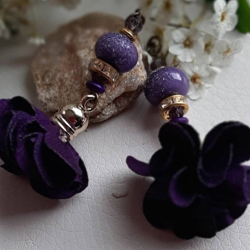 Boucles perle en verre  filé violet chalumeau artisanale pompon violet et doré tissu