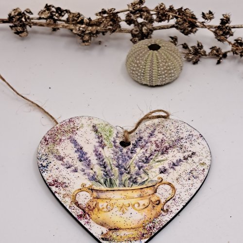 Coeur en bois décoré