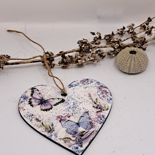 Coeur en bois décoré