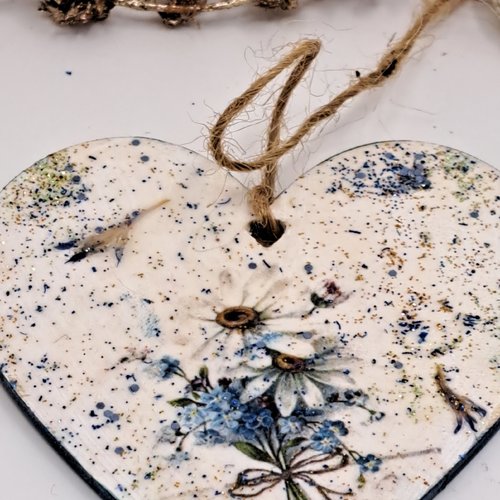 Coeur en bois décoré