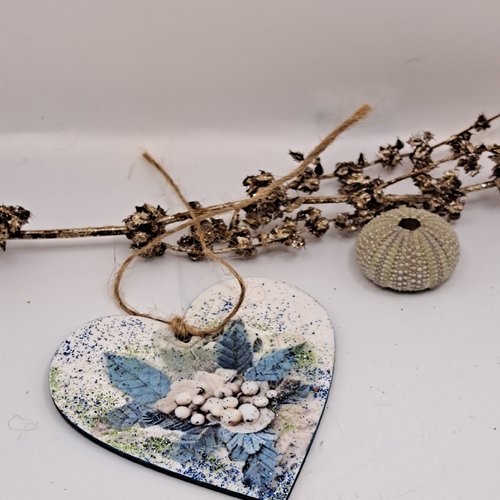 Coeur en bois décoré