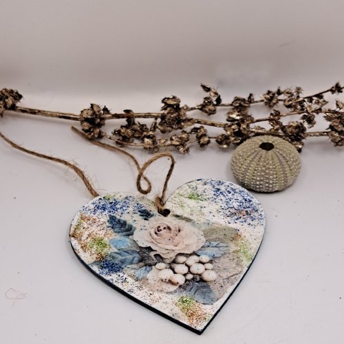 Coeur en bois décoré