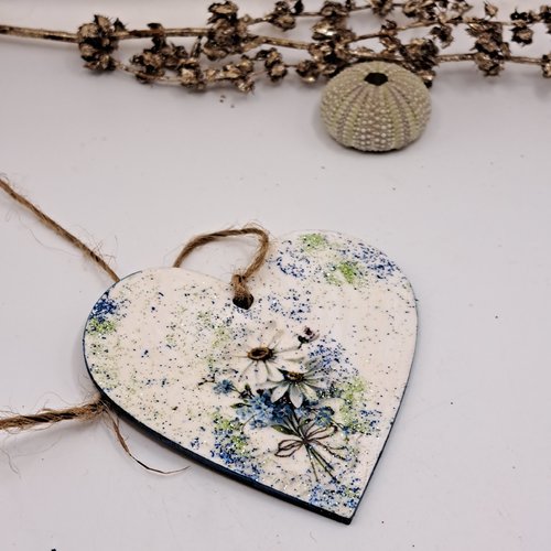 Coeur en bois décoré