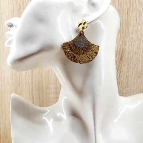 Boucle d 'oreille cuir.