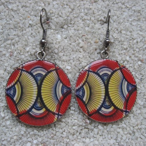 Petites boucles d'oreilles unisexes motif africain wax serties en résine diamètre 25mm