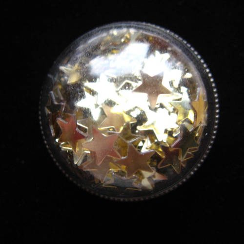 Bague dôme ajustable, étoiles dorées mobiles, dans une demi-sphère plexi, diamètre 30mm